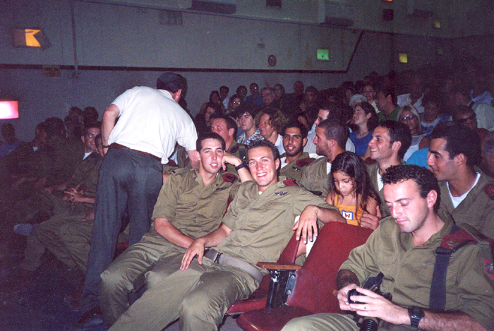 חיים עם חברים - HP_050644_11