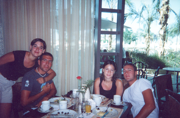 חיים עם חברים - HP_050645_12